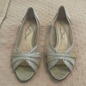 Glittery Nina peeky toe shoes. Size 7.5  mesh sides, embellishments front/top